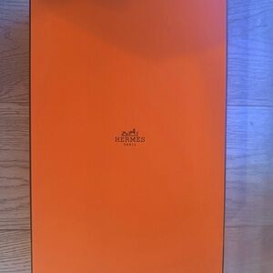 Hermès Orange Box with Tissue Paper Pillow and Ribbon size 14.5 x 9 x 3.9 in